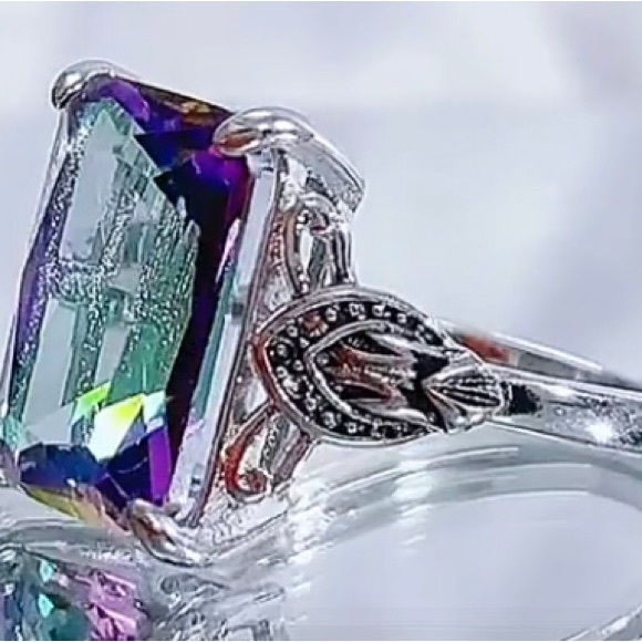 Large rainbow gen, refracts 7 colors. Beautiful! - Picture 2 of 5